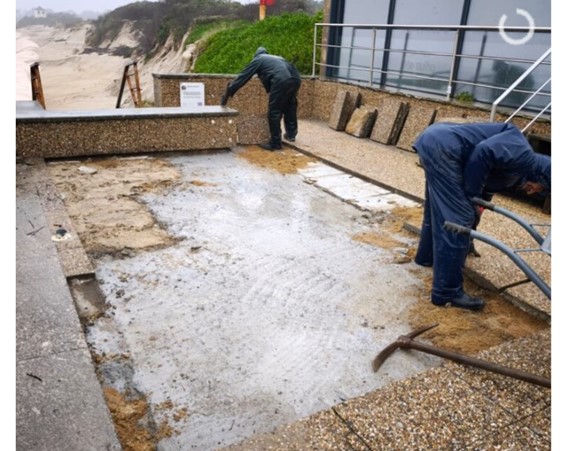 Reposto paredão da Praia de Moledo